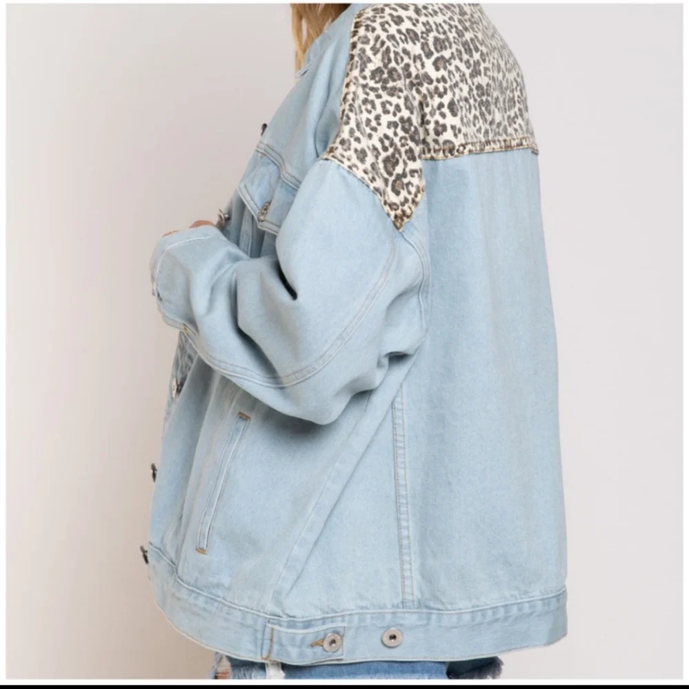 sale⚡POL Raw It's Denim Jacket: light Blue distressed denim,animal print Detail - Picture 8 of 16